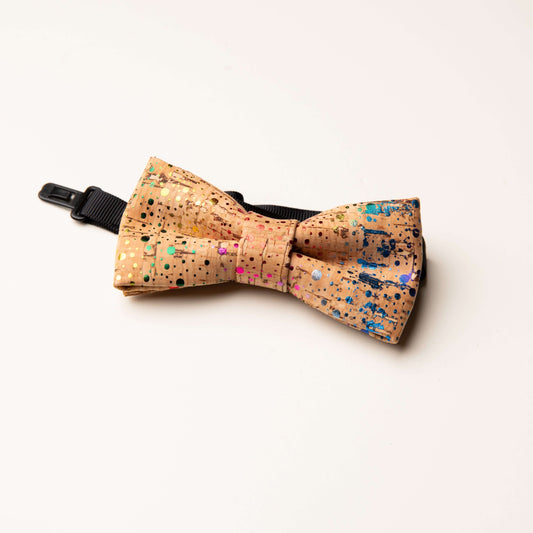 Noeud papillon en liege "dripper" avec des points de peinture irisée, adapté pour homme, femme et enfant.